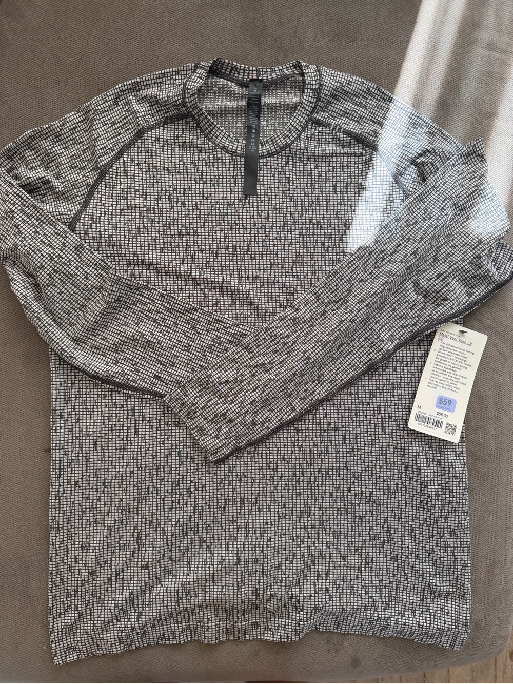 lululemon athletica Men’s Long Sleeve Crew Tee in Black and White Pattern